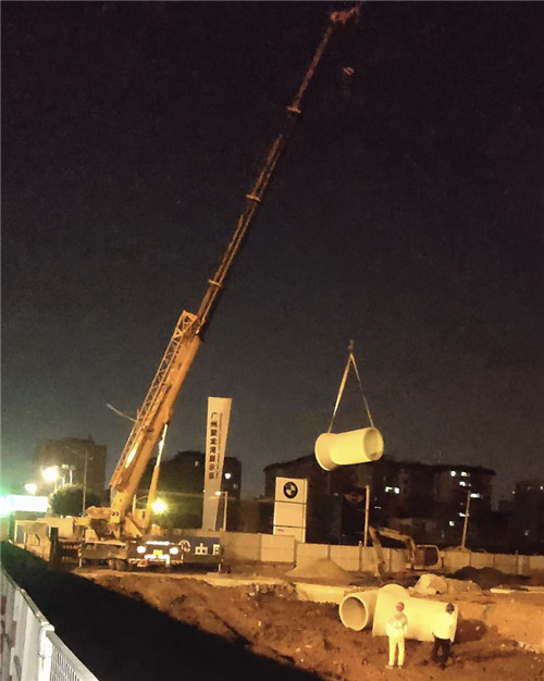 石狮市“弯臂矫正”—— 吊车的 “形变补偿” 技术