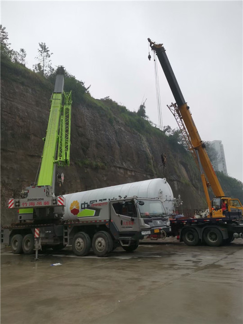 石狮市“不怕风雨冻”—— 吊车的 “恶劣环境适应” 技术